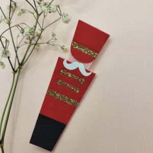 Broche Casse-Noisette Minimaliste en Feutrine