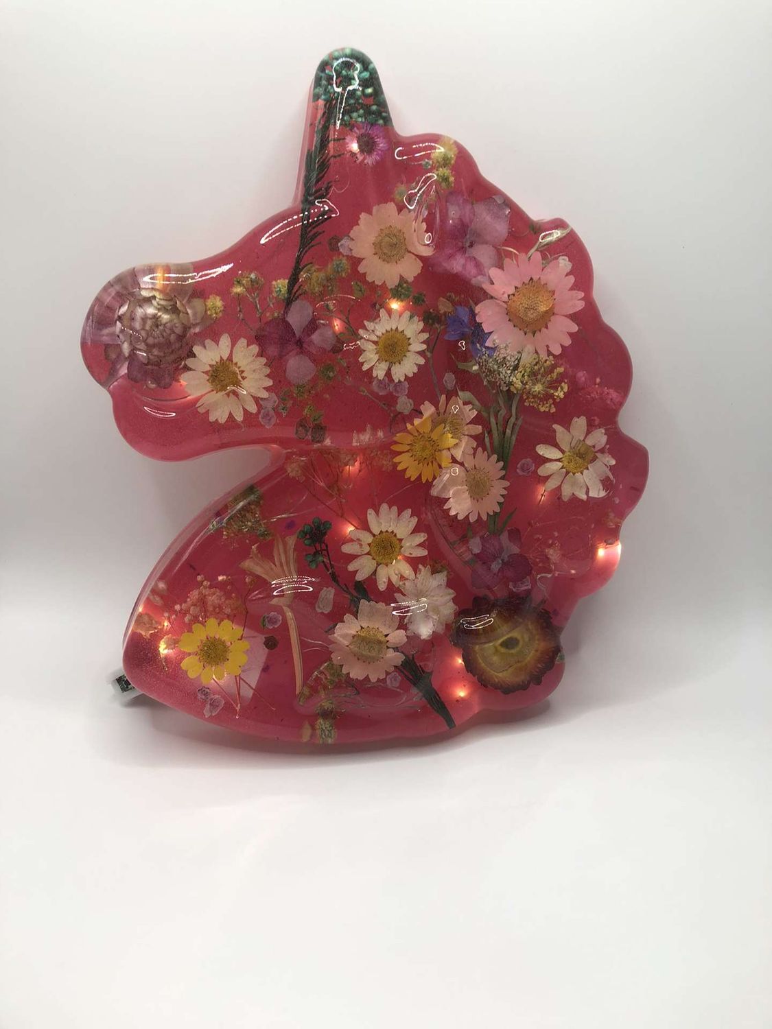 Licorne lumineuse en résine – Image 2