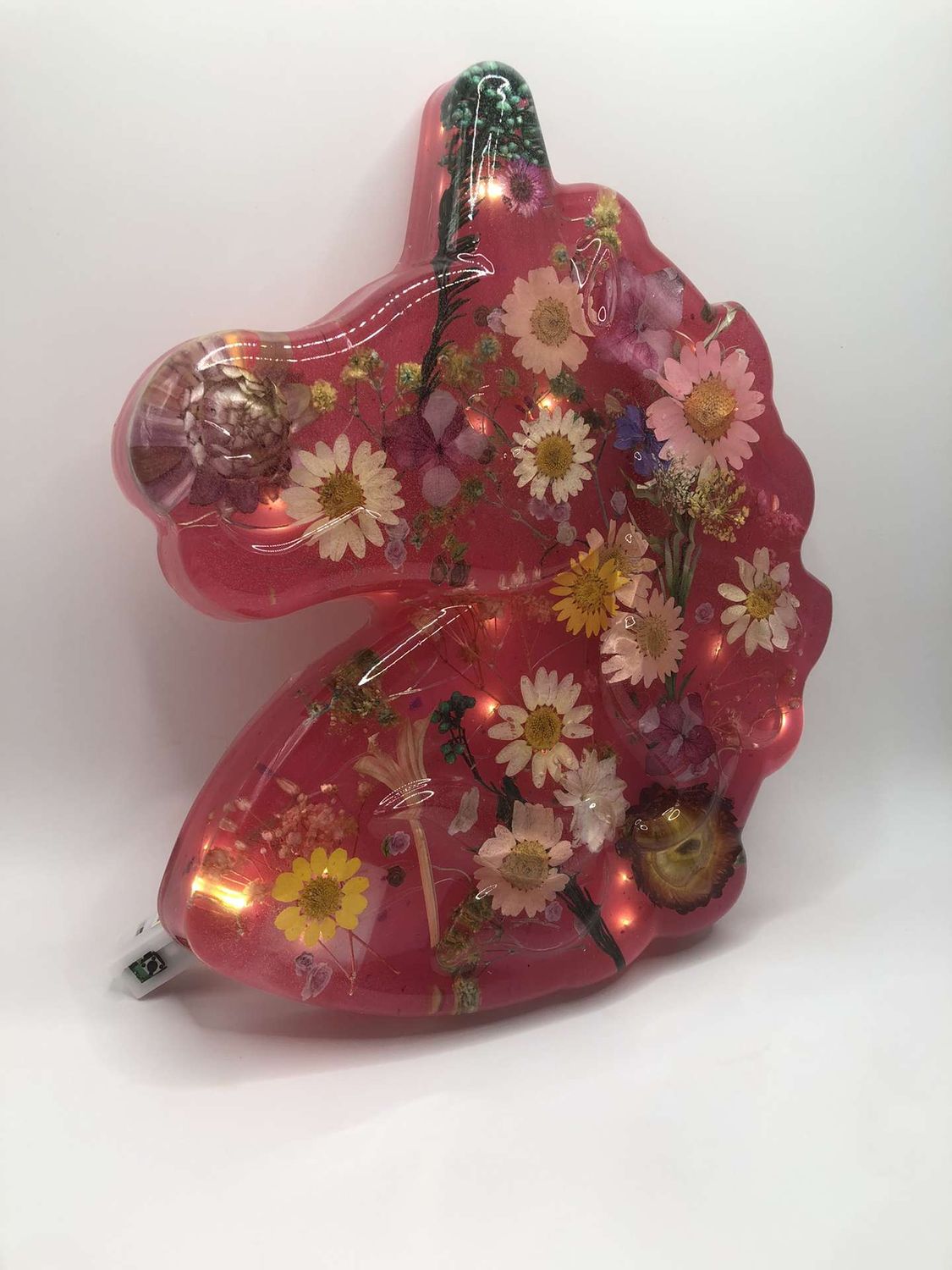 Licorne lumineuse en résine – Image 3