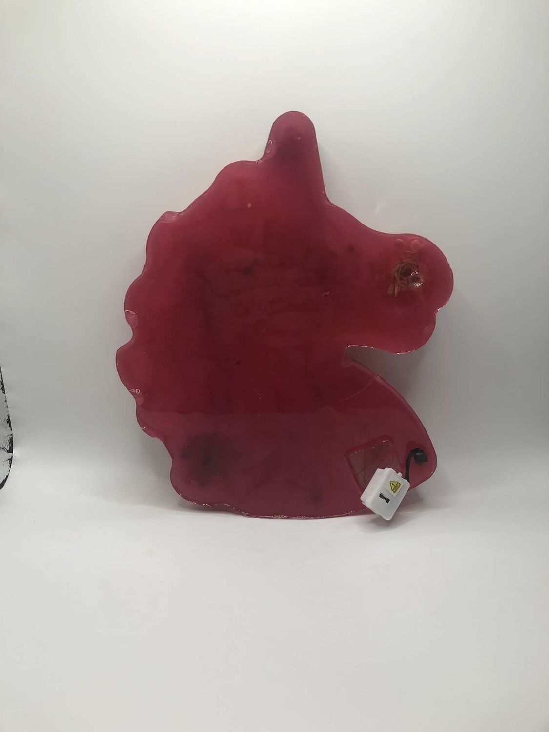 Licorne lumineuse en résine – Image 4