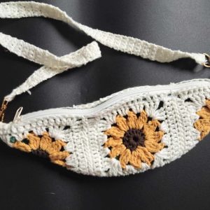 Sac banane crocheté tournesol / Sac banane fait main / Sac banane artisanal crochet / Accessoire été original / Sac tendance crochet / Sac banane écoresponsable / Sac banane unique / Accessoire bohème fait main / Sac banane motif fleuri / Sac banane anse amovible / Sac tendance été