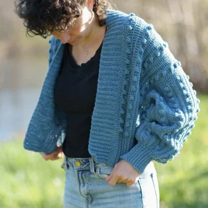 Patron et explications techniques pour la réalisation du boléro Pomponette en laine de Pays