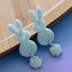 Boucles d’oreilles lapin de Pâques en résine