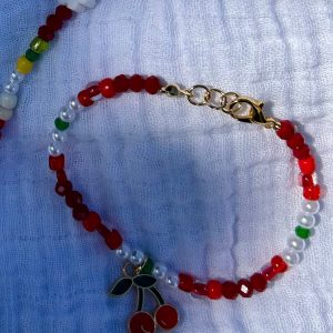 Bracelet en perles cerise – Tes Copines Créatives x Marie Paupiette