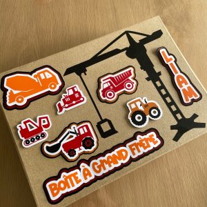 Boite à grand frère personnalisée – Prêt pour l’aventure des gros engins!