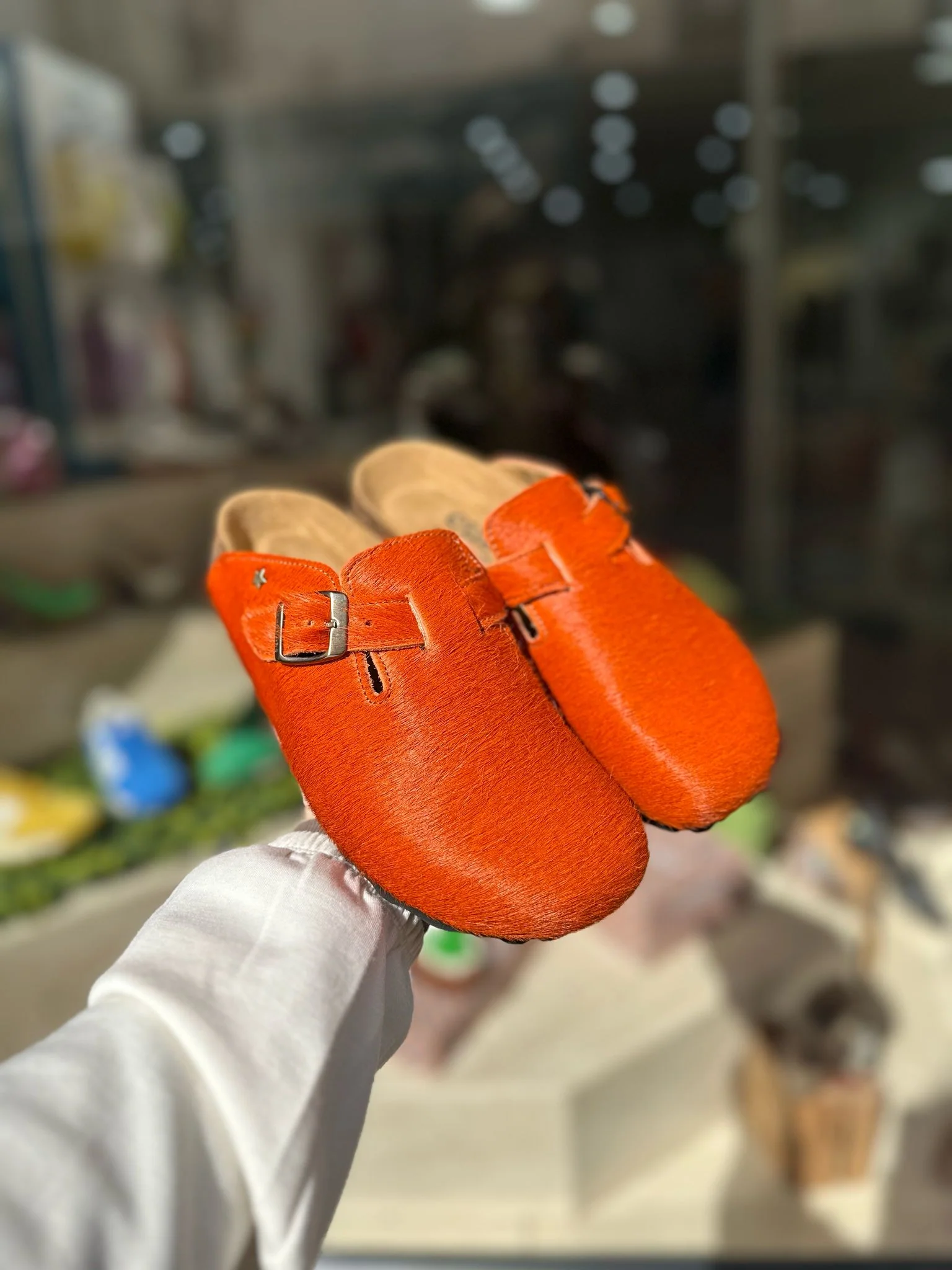 Mules/sabot CUBANAS Poilus orange femme – Image 3