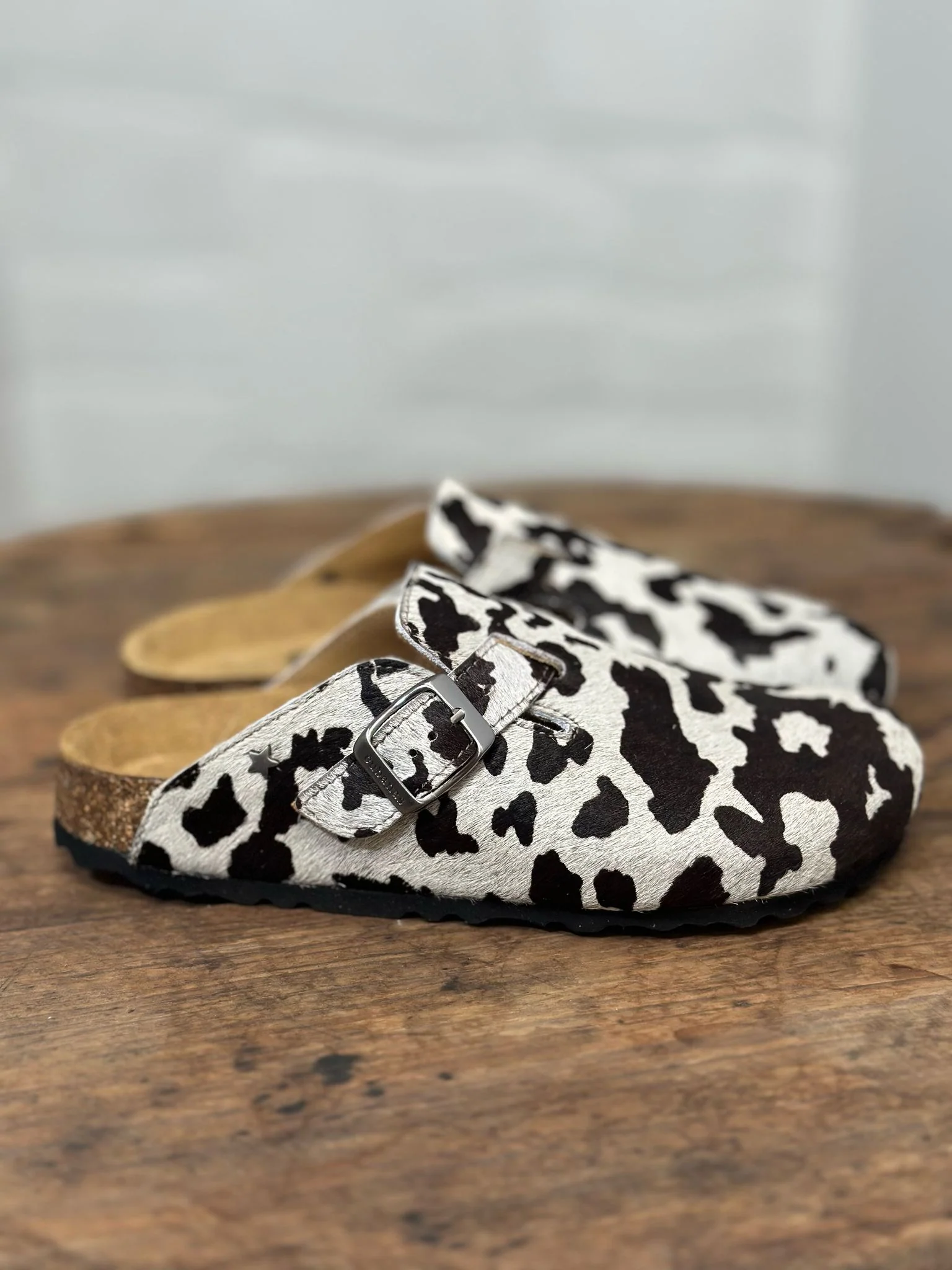 Mules/sabot CUBANAS Poilus vache noir et blanc femme – Image 2