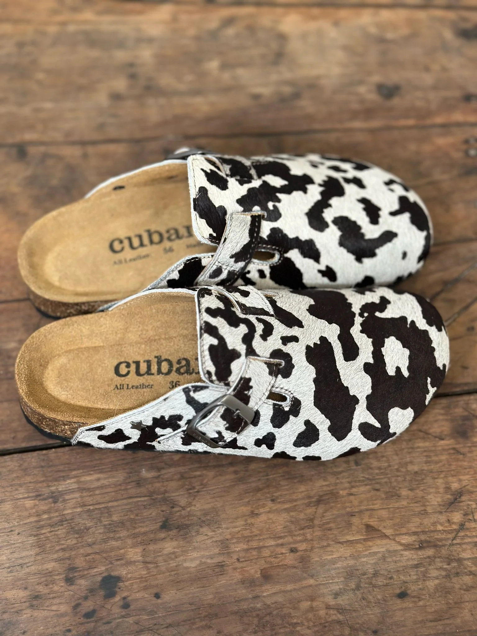 Mules/sabot CUBANAS Poilus vache noir et blanc femme – Image 7
