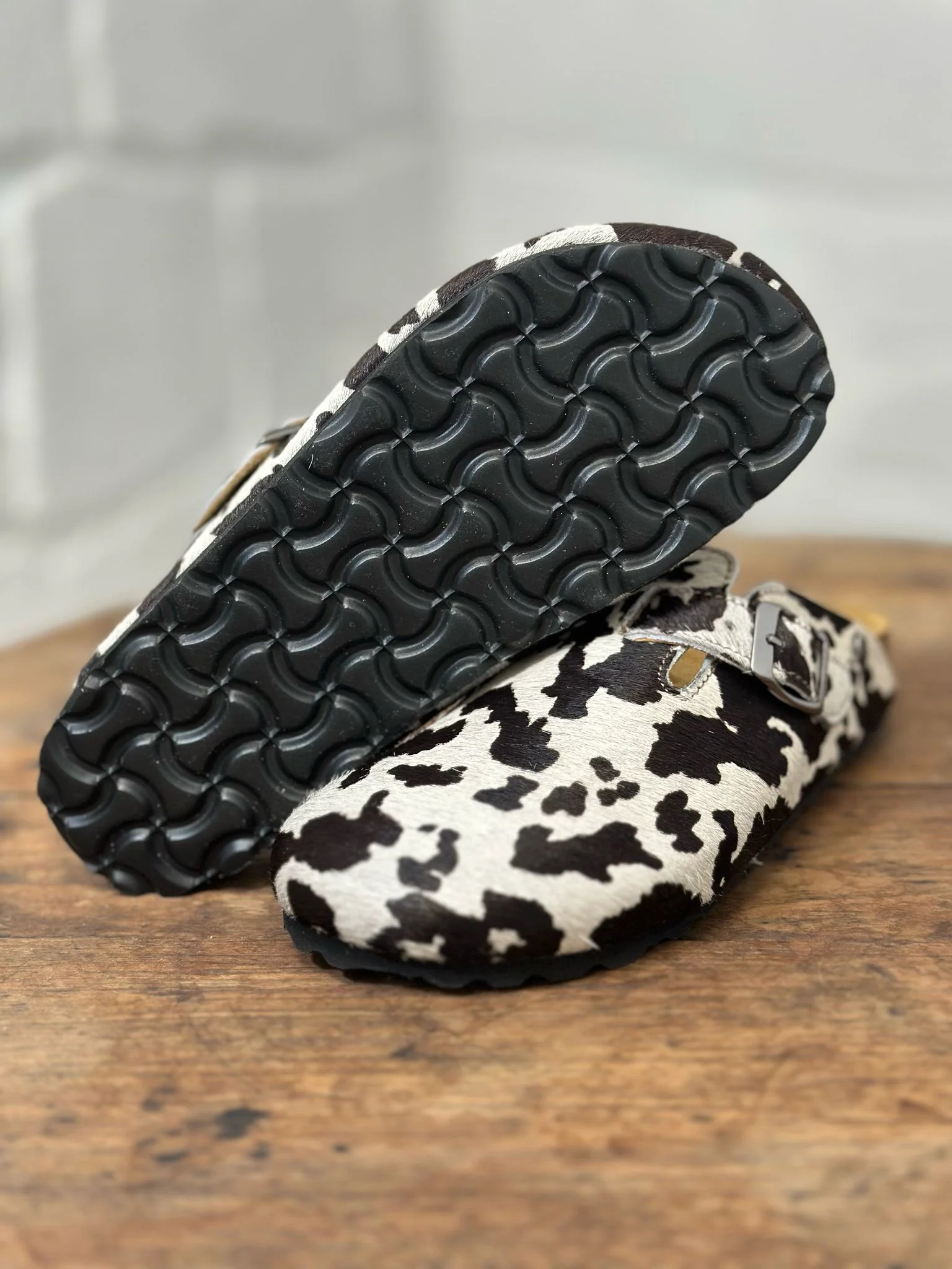 Mules/sabot CUBANAS Poilus vache noir et blanc femme – Image 3