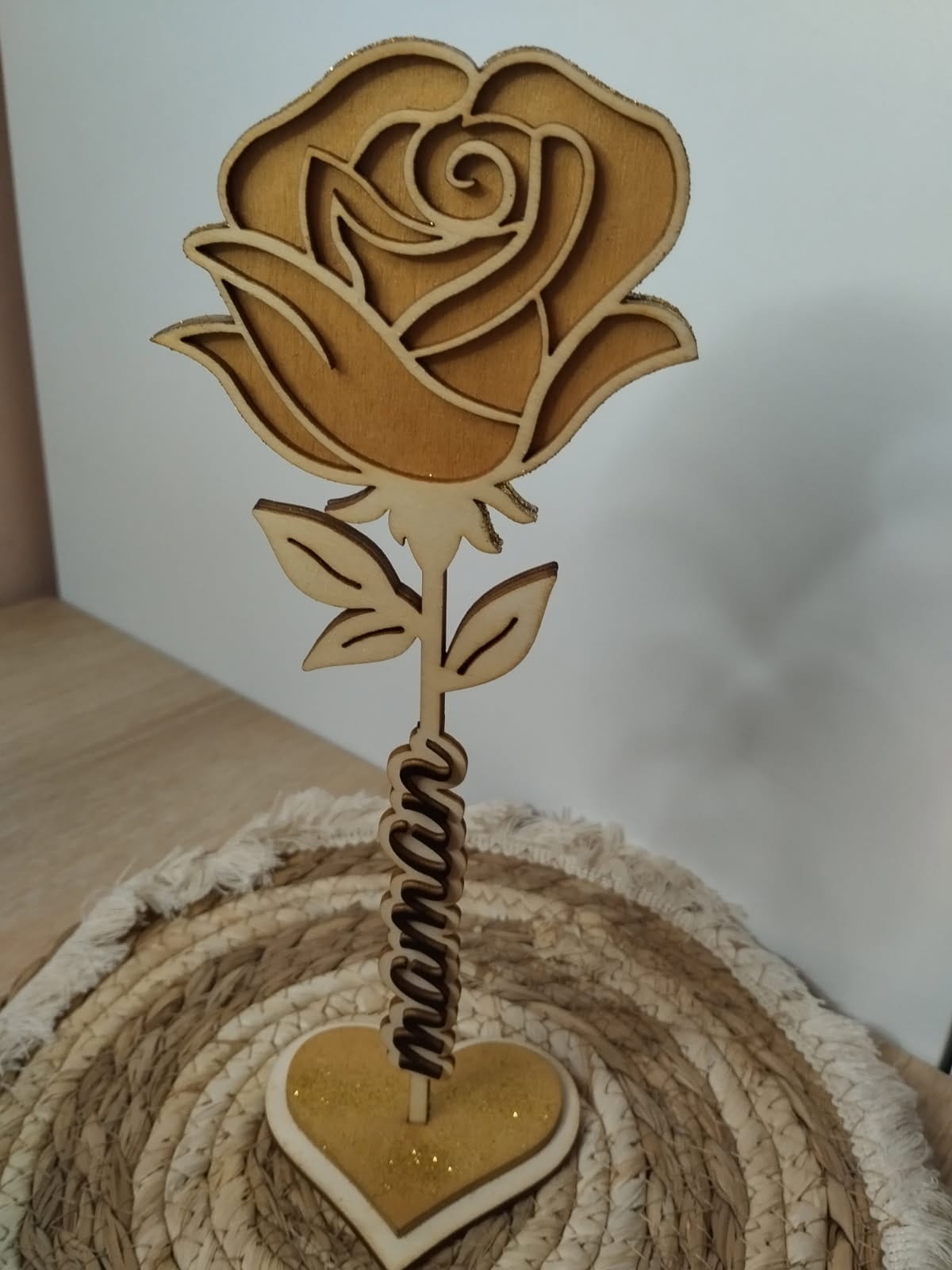 Rose Éternelle en Bois Personnalisée – Cadeau Unique pour Saint-Valentin, Fête des Mères, Mamie ou Amour | Décoration Intemporelle Peinte à la Main – Image 4