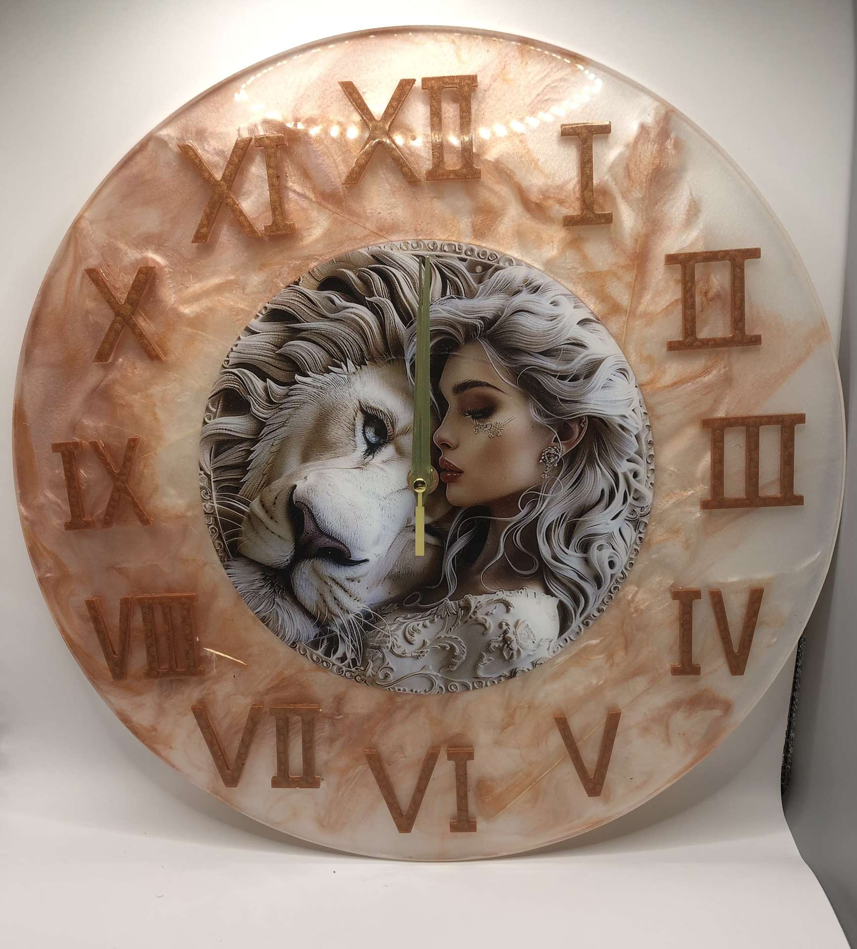 Horloge Murale Décorative en résine Design Lion et Portrait – Image 4