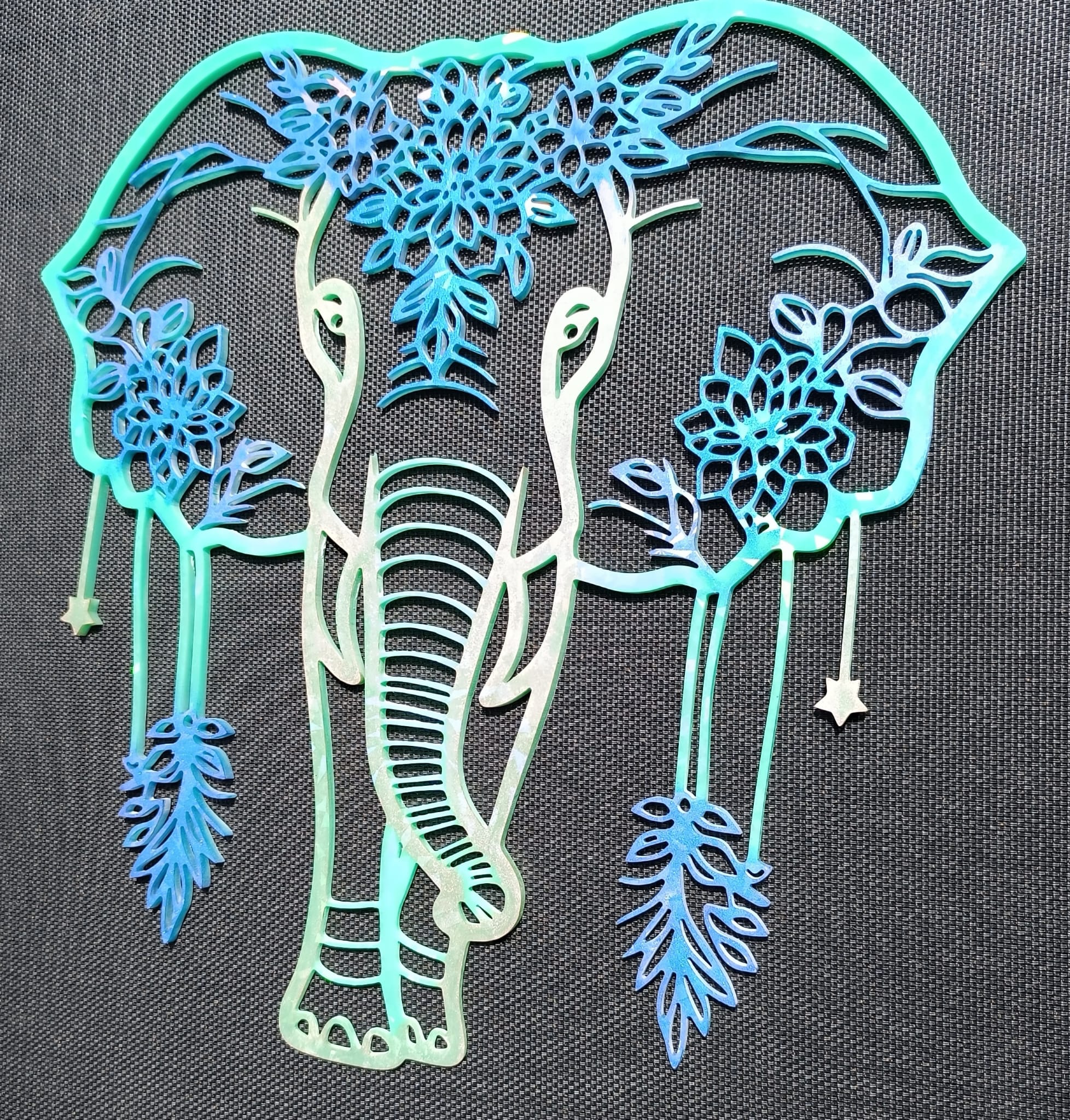 Éléphant Holographique en Résine – Image 2