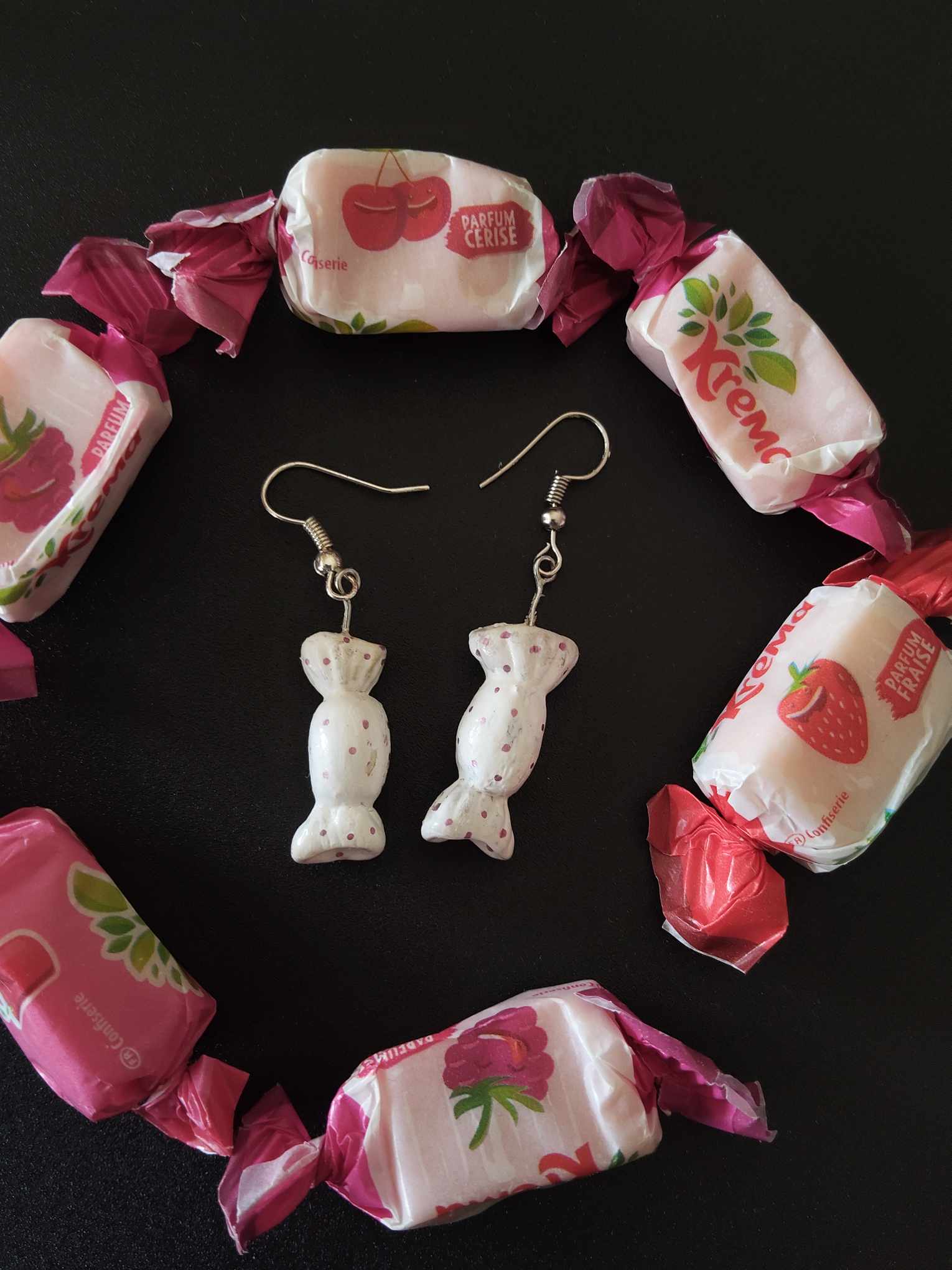 boucles d’oreilles bonbon porcelaine froide / boucles d’oreilles bonbon faites main / boucles d’oreilles bonbon artisanales / boucles d’oreilles bonbon originales / boucles d’oreilles bonbon colorées / boucles d’oreilles bonbon légères / boucles d’oreilles bonbon créateur / boucles d’oreilles bonbon fantaisie / boucles d’oreilles bonbon uniques / boucles d’oreilles bonbon mariage / boucles d’oreilles bonbon pour enfants / boucles d’oreilles bonbon kawaii / boucles d’oreilles bonbon personnalisées / boucles d’oreilles bonbon France / boucles d’oreilles bonbon Fait-Maison – Image 4