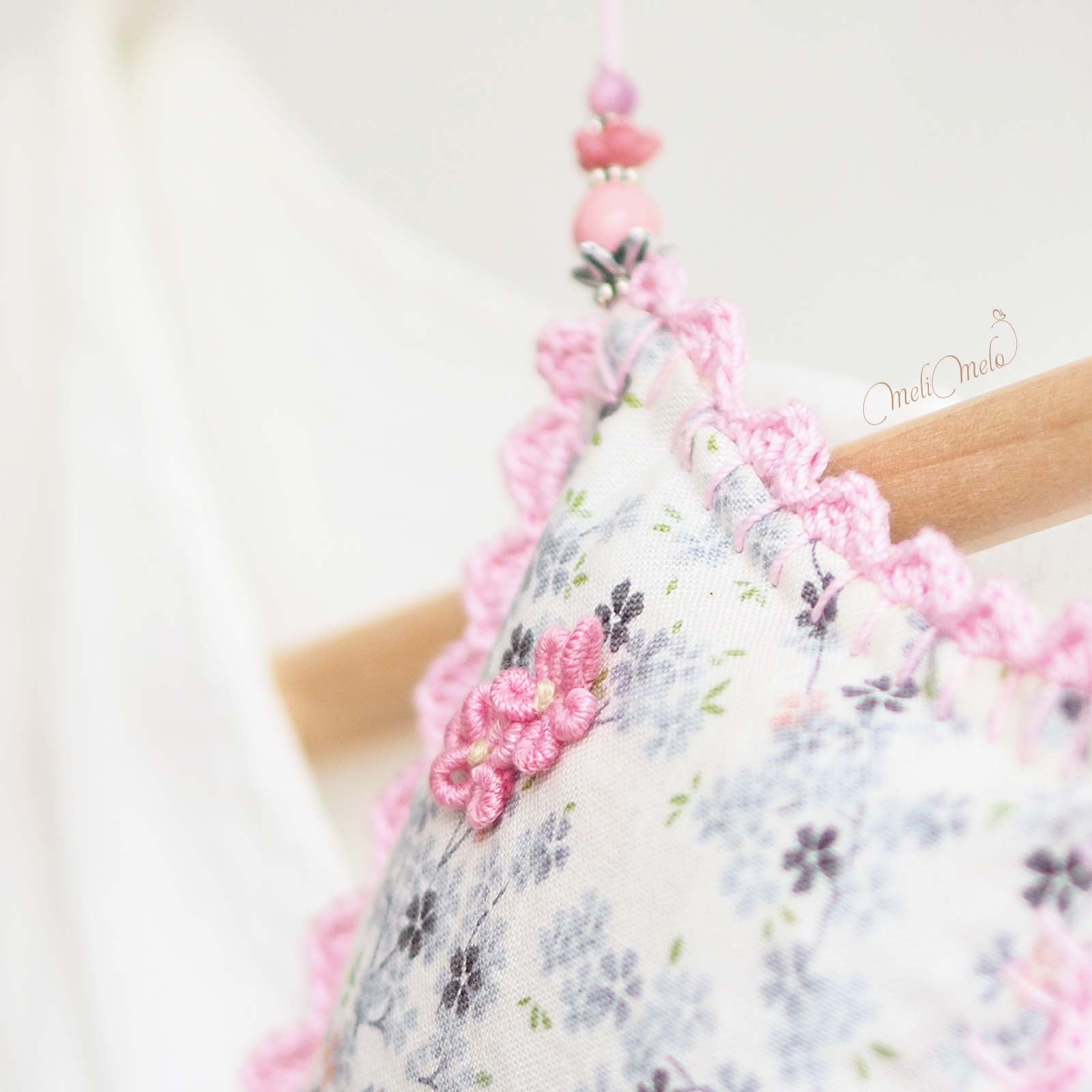 Coussin sent-bon à lavande de Provence brodé main – Image 3