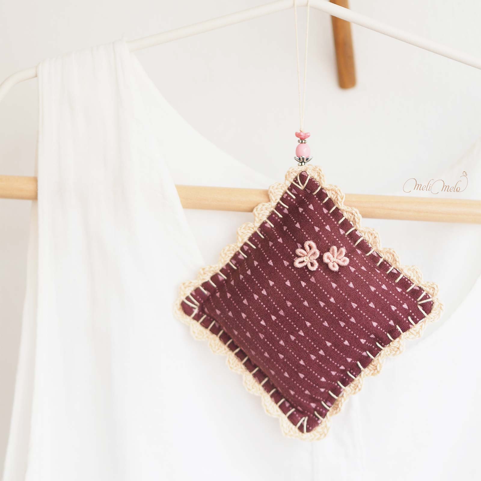 Coussin sent-bon à lavande de Provence brodé main – Image 4