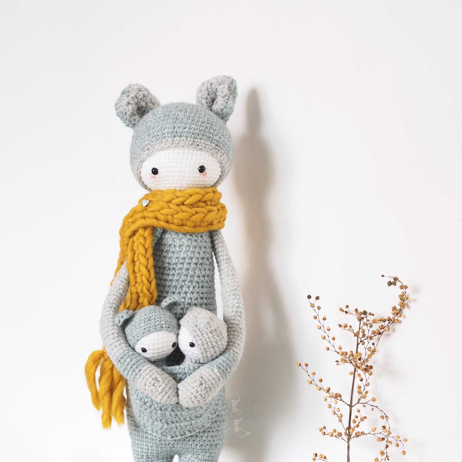 Kira, papa kangourou et ses jumeaux. Doudou XL