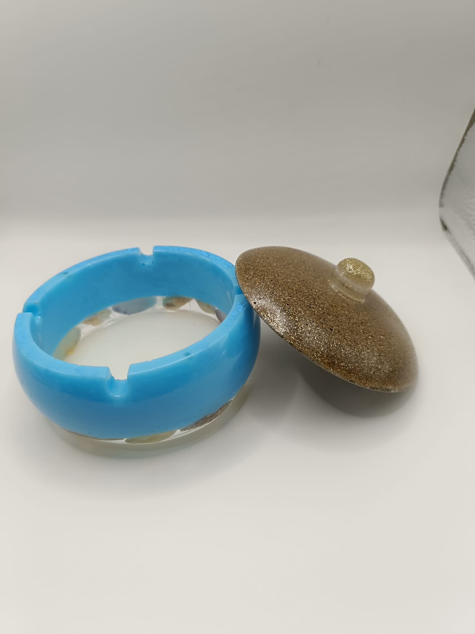 Cendrier en résine Océan – Image 2