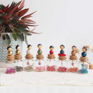 Petite fiole Les Pois Plumes avec 20 marqueurs de mailles