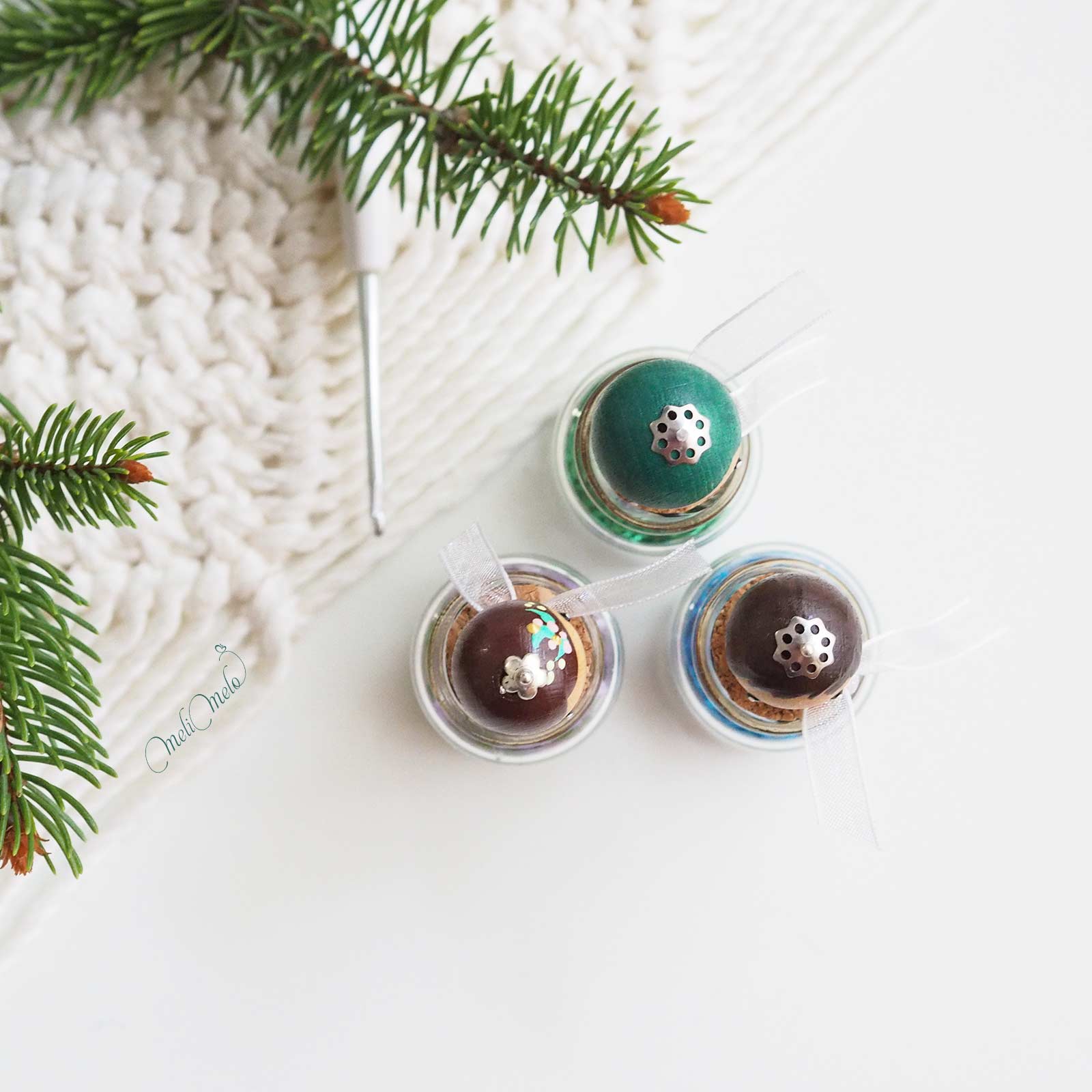 Grande fiole Les Pois Plumes avec 30 marqueurs de mailles – Image 4