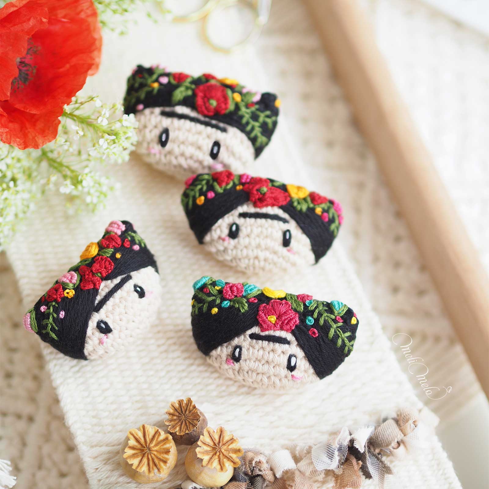 Porter Frida en broche