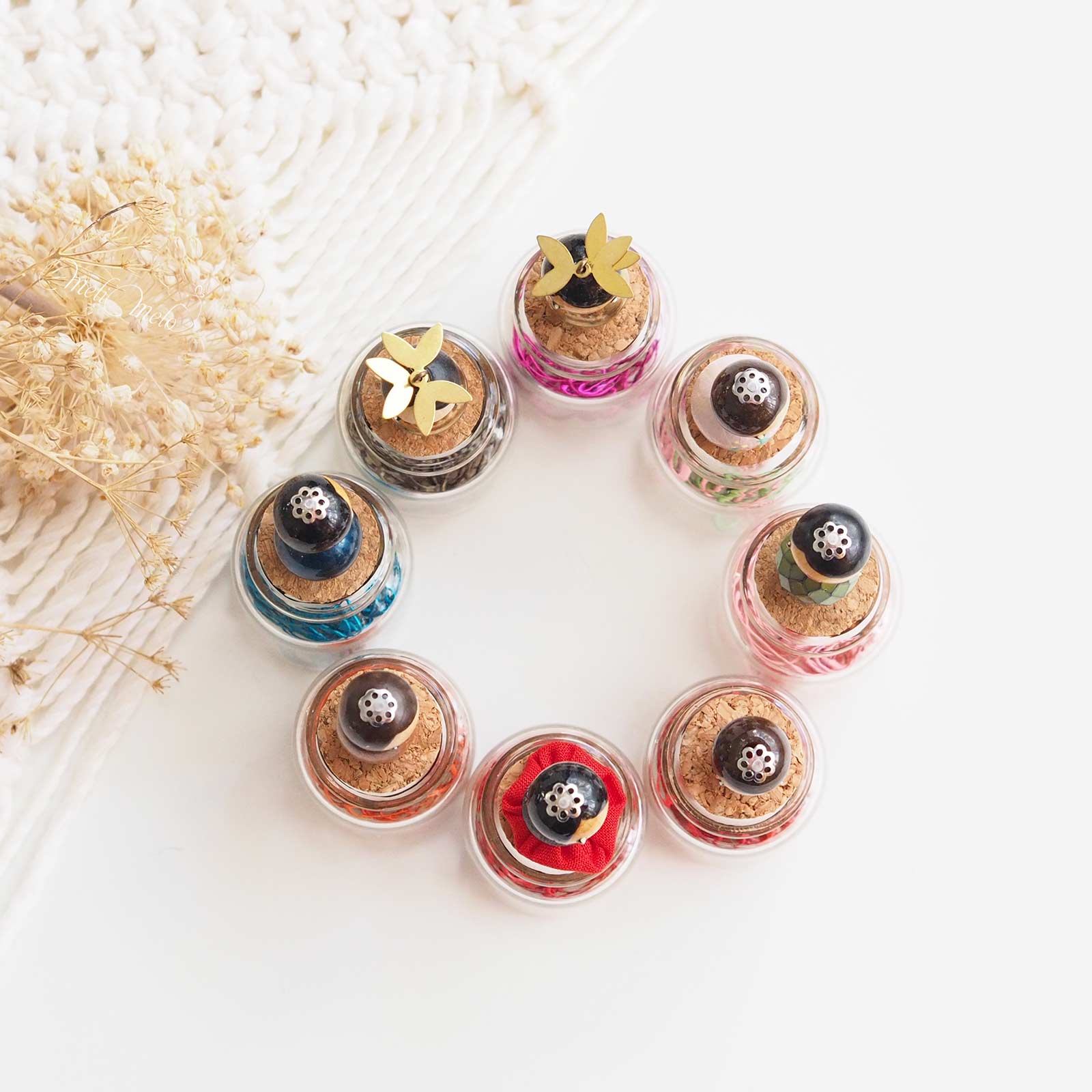 Petite fiole Les Pois Plumes avec 20 marqueurs de mailles – Image 5