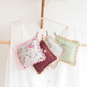 Coussin sent-bon à lavande de Provence brodé main