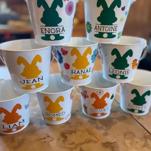 Panier de pâques personnalisé – Sceau en métal avec prénom et lapin coloré