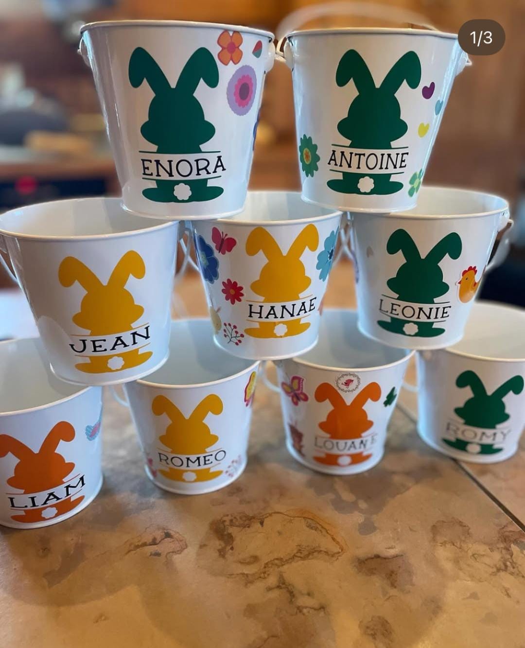 Panier de pâques personnalisé – Sceau en métal avec prénom et lapin coloré