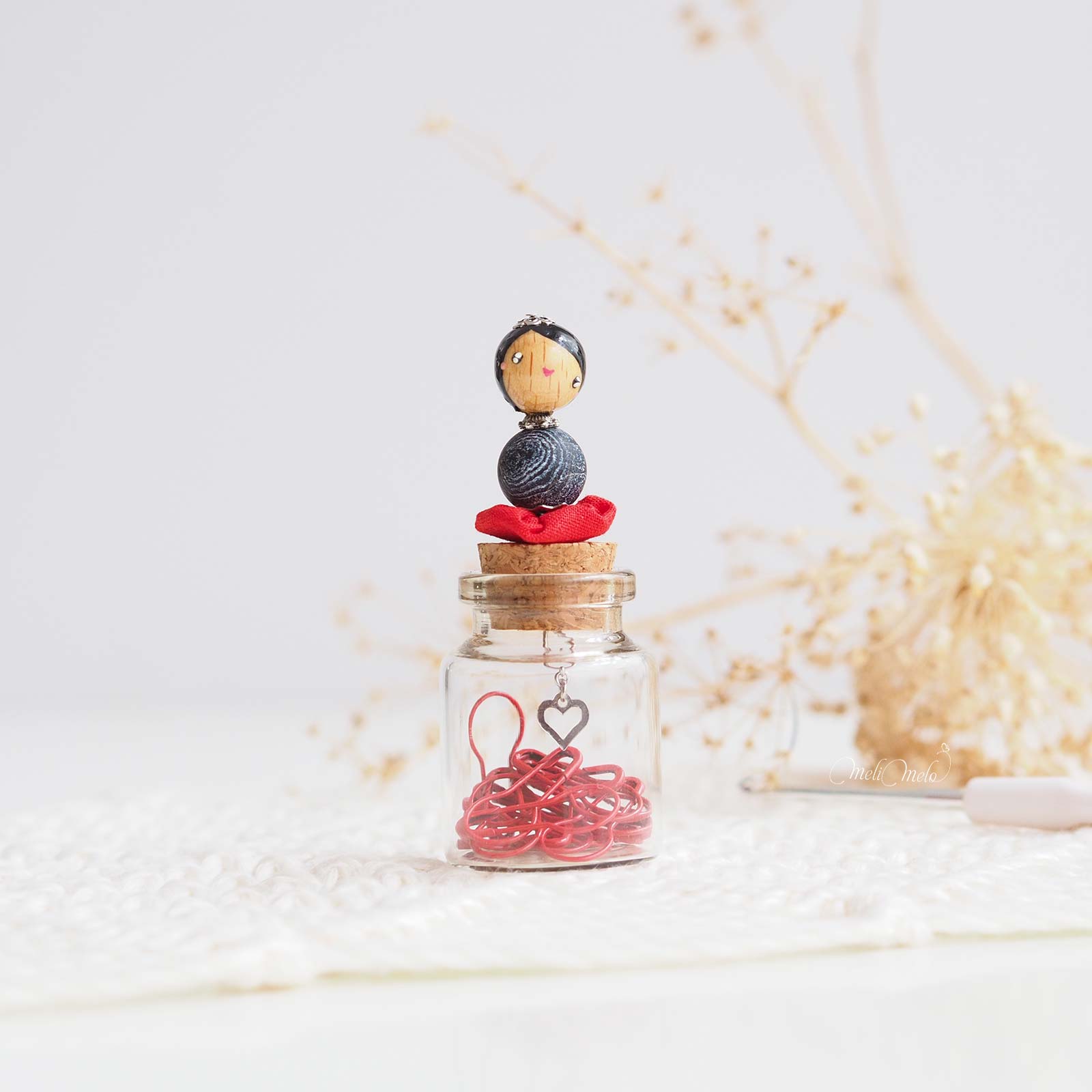 Petite fiole Les Pois Plumes avec 20 marqueurs de mailles – Image 6