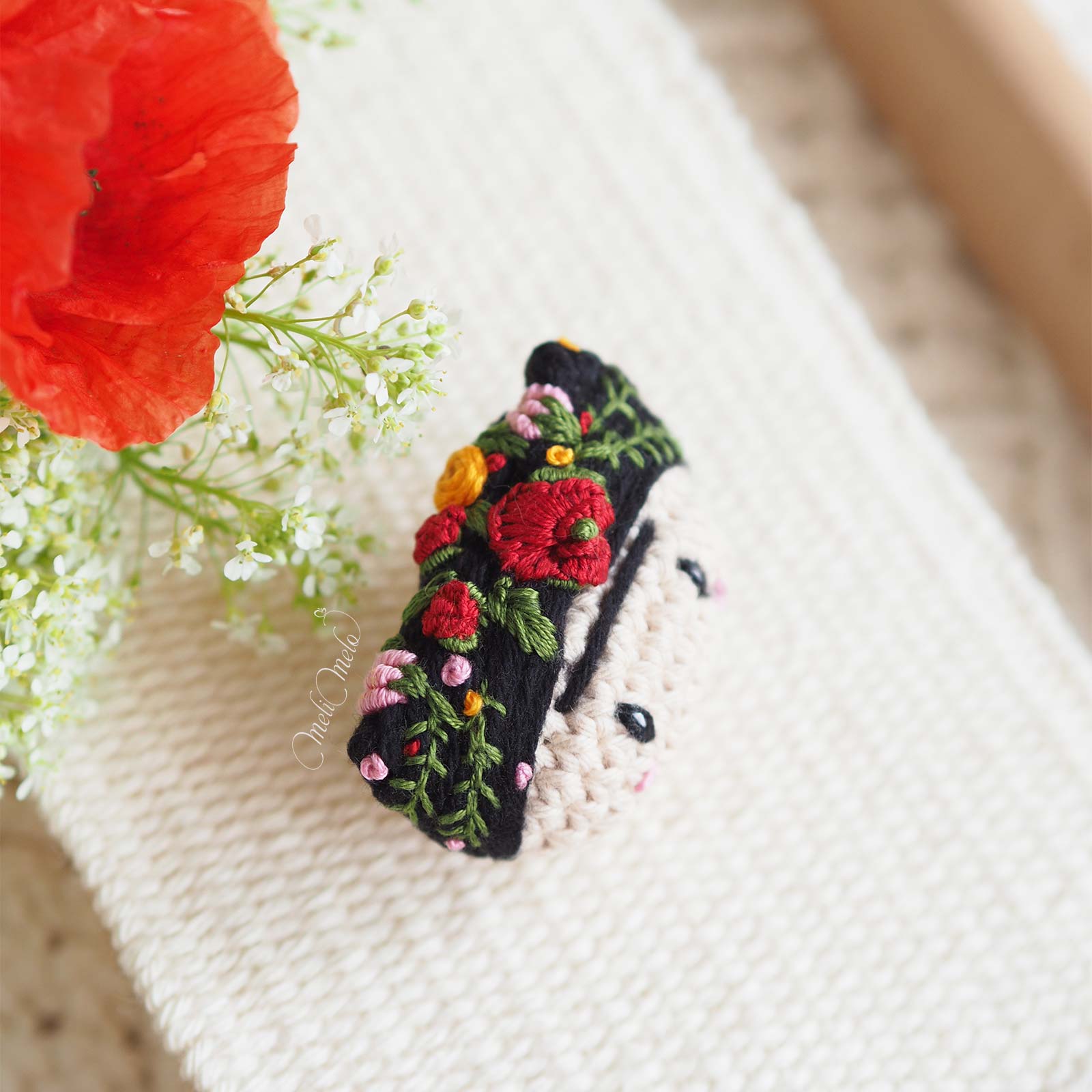 Porter Frida en broche – Image 5